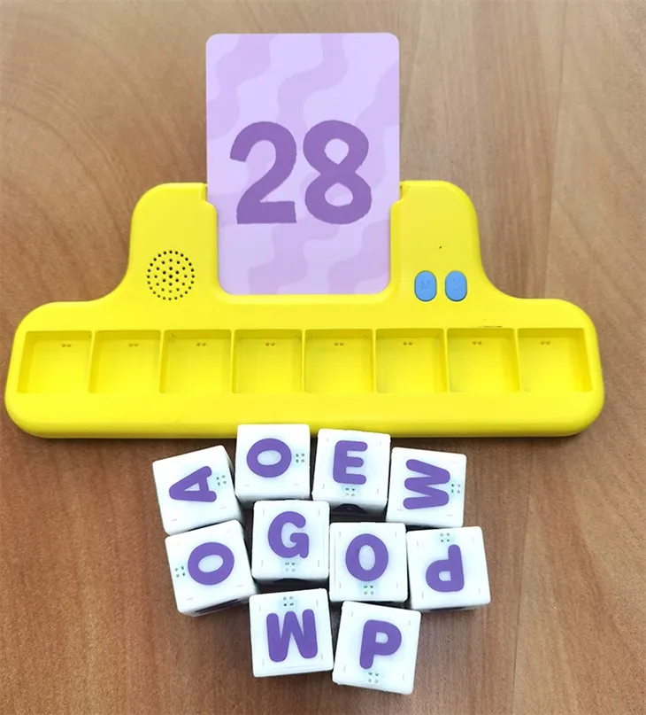 Onderwijs lezen flash -kaarten die speelgoed blokkeren